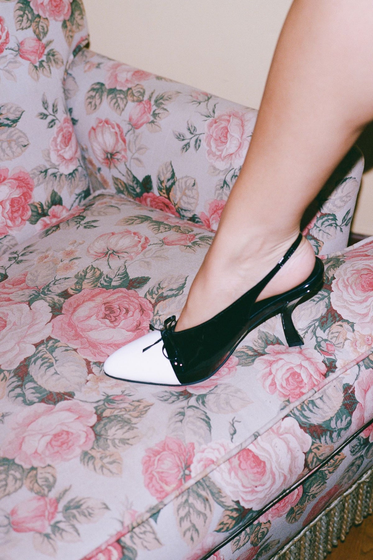 CHAI White Patent Black Patent _hover