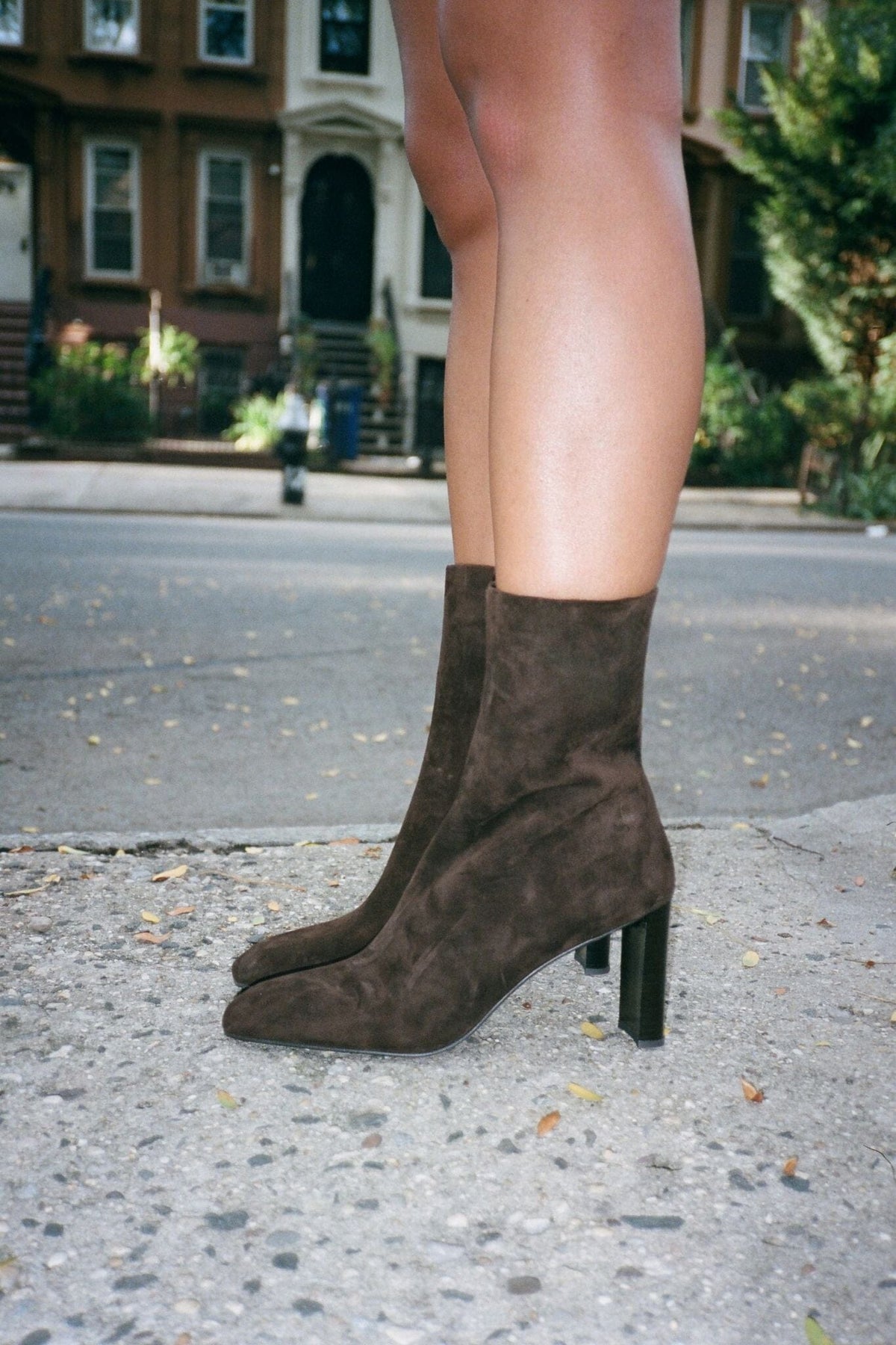 ESSENTIAL Heeled Ankle Boot Chocolate Suede _hover