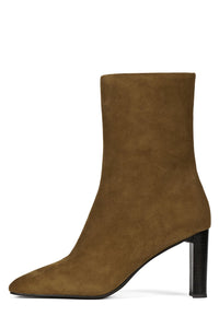 ESSENTIAL Heeled Ankle Boot Camel Suede