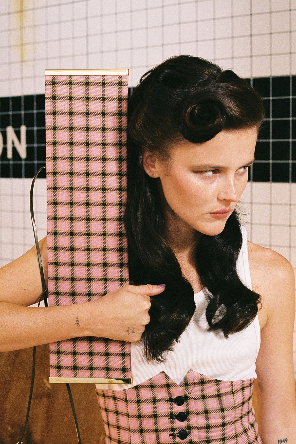 LIME-LIGHT Jeffrey Campbell Oversized Clutch Pink Plaid Combo
_hover