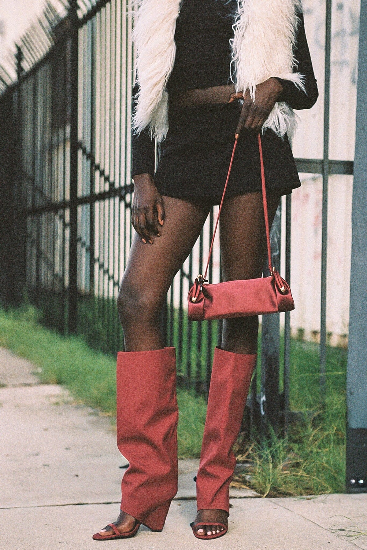 ON-SUNSET Shoulder Bag Wine Satin Gold 