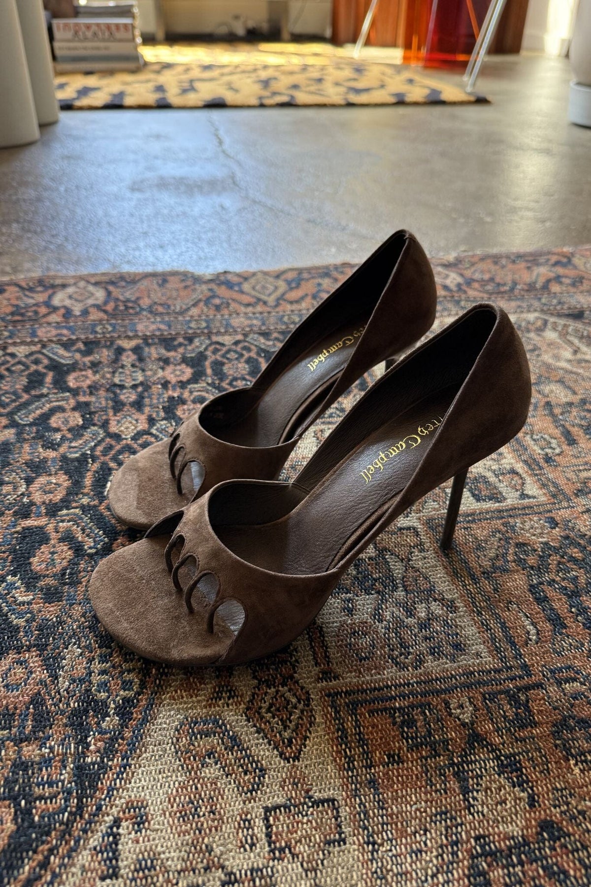 PHASES Coffee Suede 6