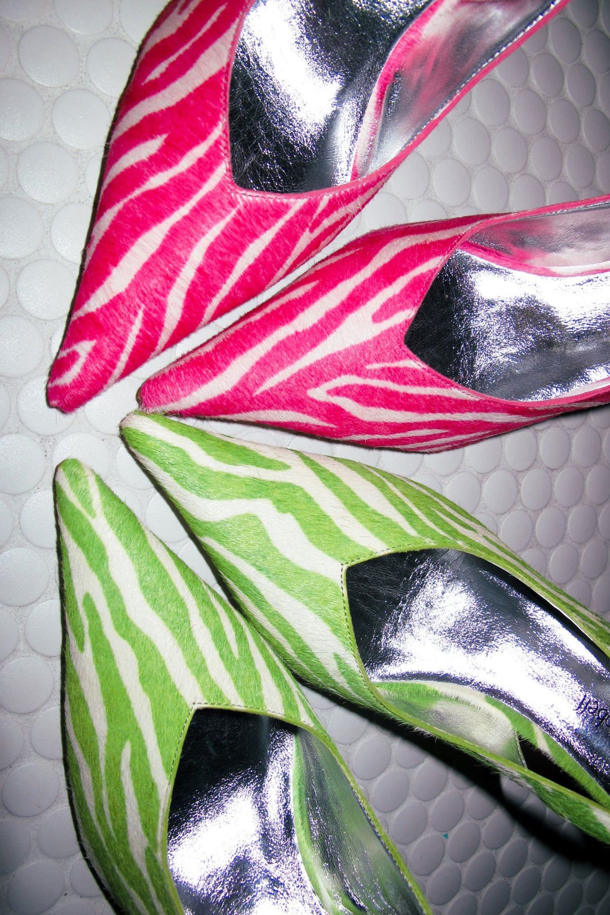 PUCKER-SF Green White Zebra _hover