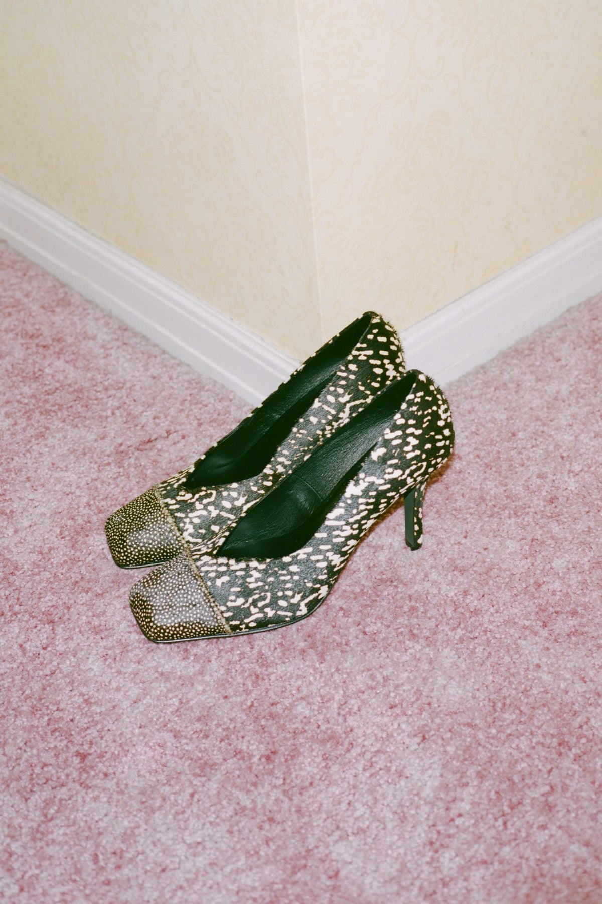 SOUND-F Jeffrey Campbell Heeled Sandal Black White Hair _hover