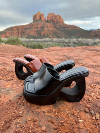 THE-IDOL Jeffrey Campbell Platform Sandal Tan _hover