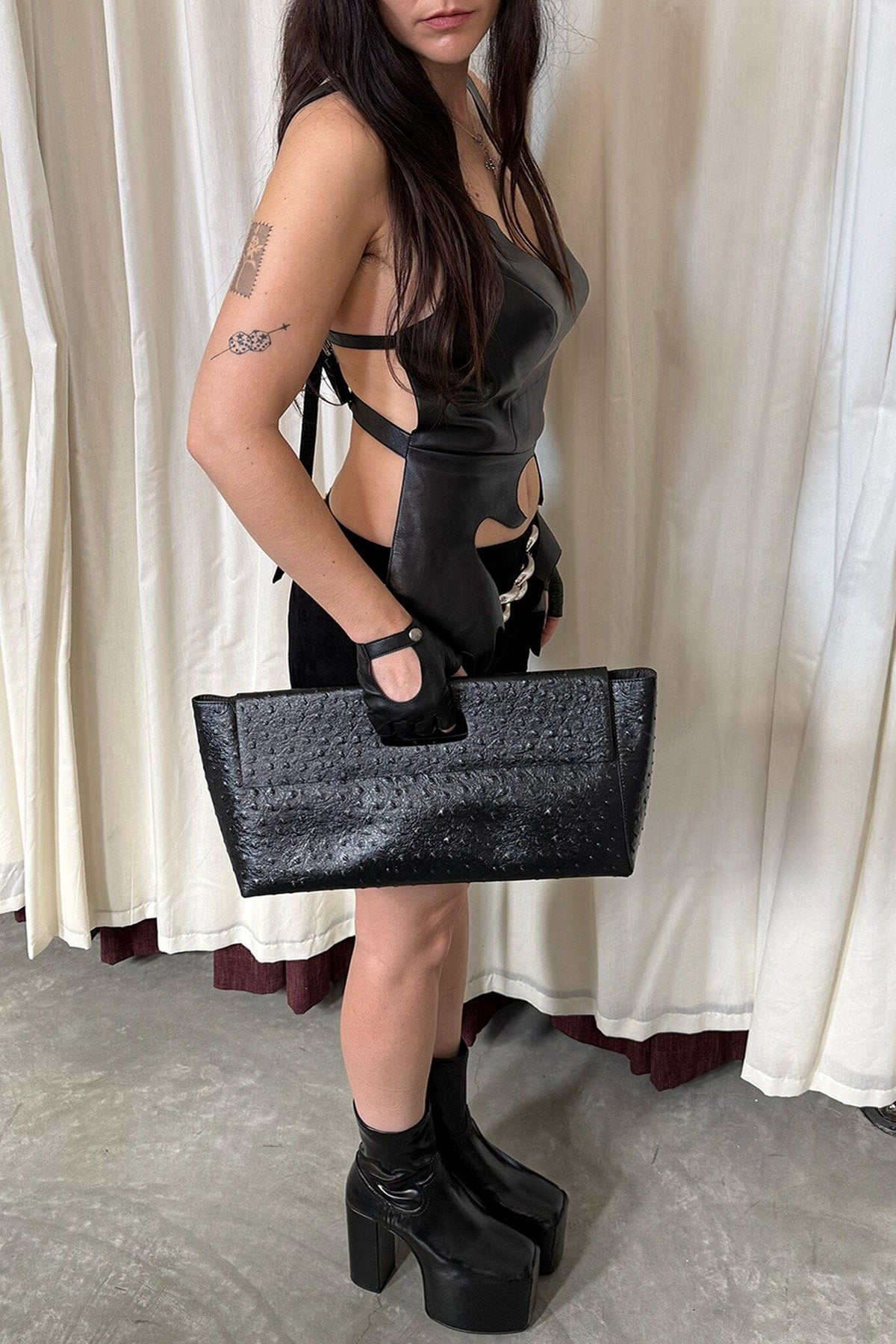 TOOLBOX Jeffrey Campbell Clutch Black Ostrich