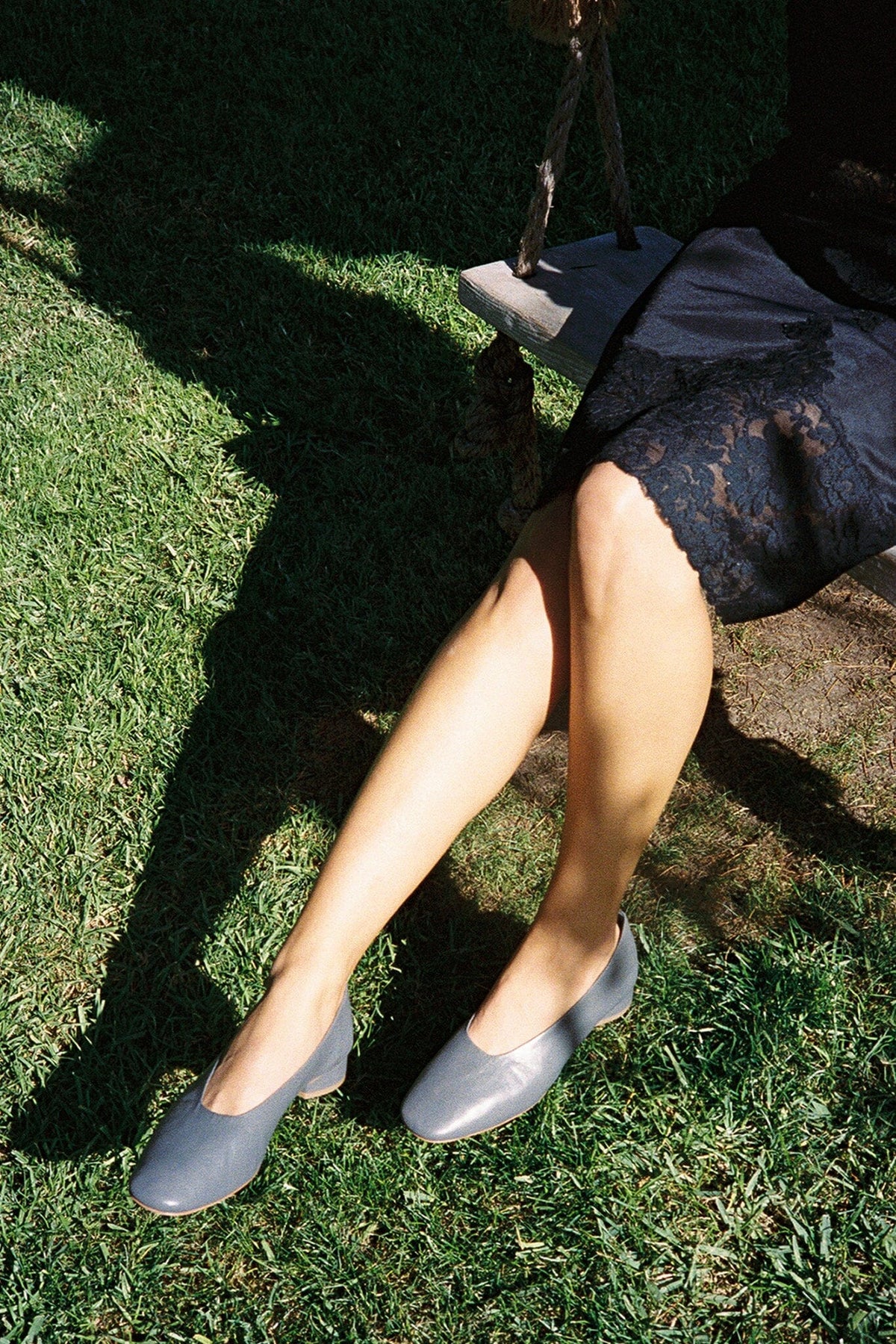 TRUSTEE Jeffrey Campbell Kitten Heels Grey