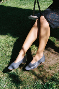 TRUSTEE Jeffrey Campbell Kitten Heels Grey
_hover