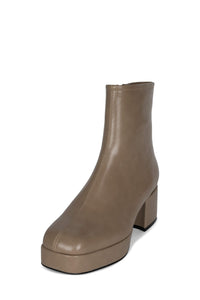 CAPACITY Jeffrey Campbell 